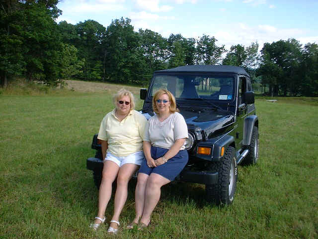 jeep girls44.JPG (89773 bytes)